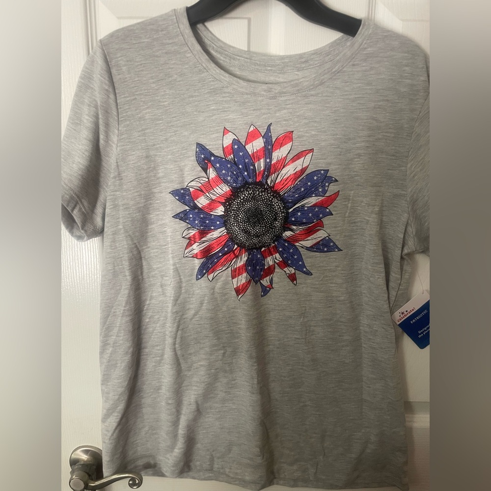 Way to Celebrate Patriotic Sunflower‎ Graphic Tee Women’s Medium Gray NWT